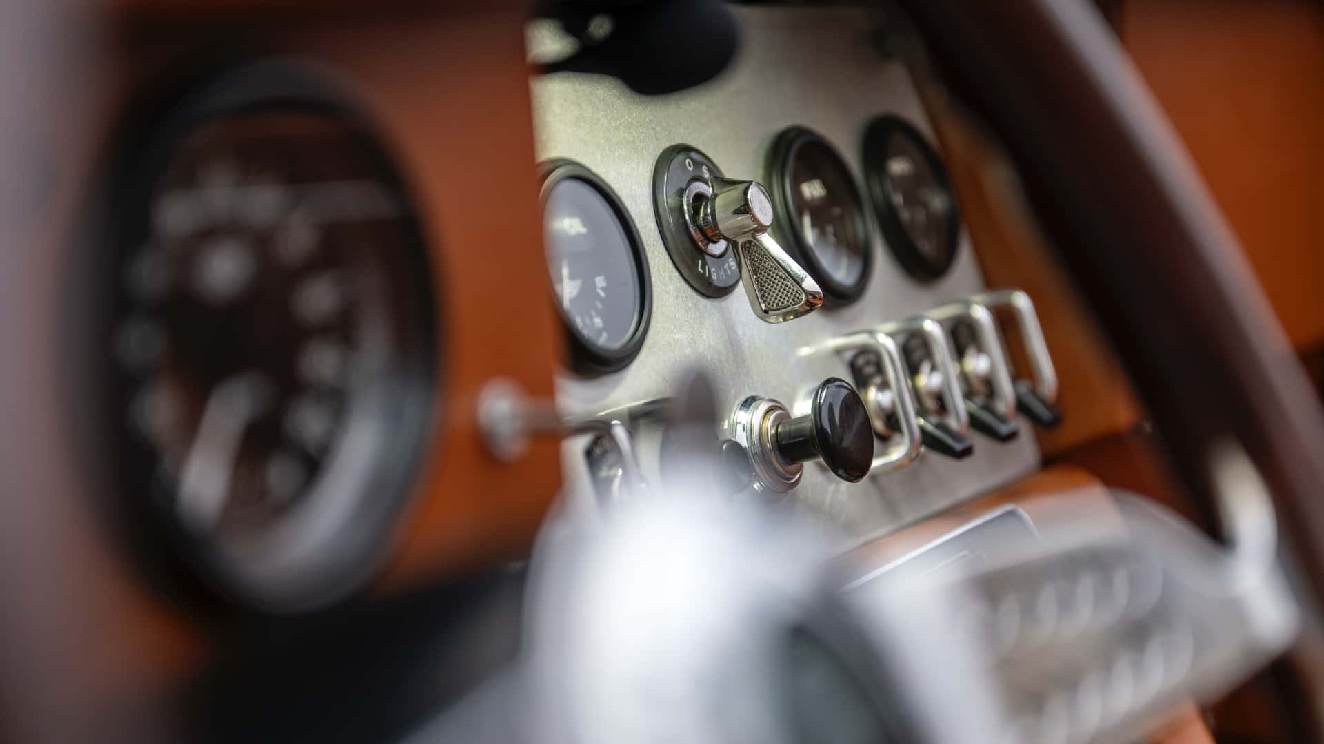 جگوار E-Type رستوماد