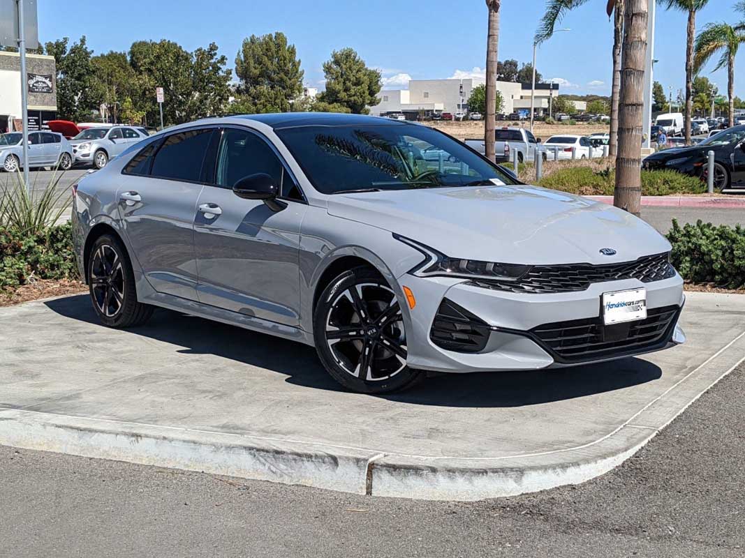 آغاز فروش کیا K5 و اسپورتیج لانگ توسط برساوش در سامانه یکپارچه خودروهای وارداتی