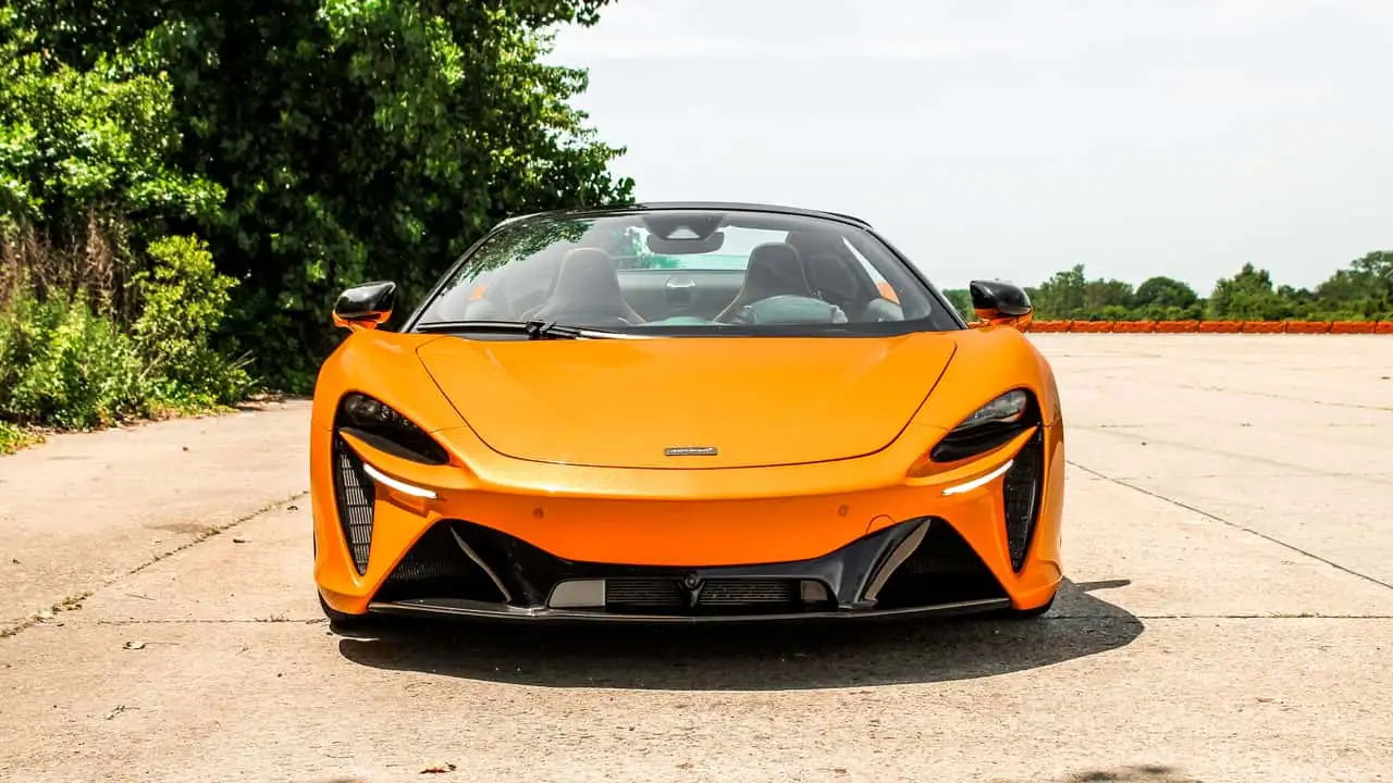 مکلارن آرتورا