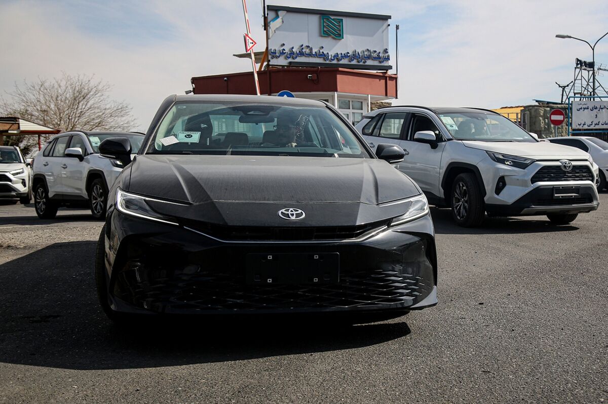 ترخیص تویوتا کمری ایمان مهر اسپرلوس