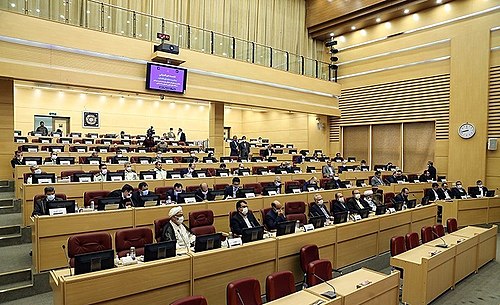دیوان عدالت اداری واردات خودرو با تعرفه کاهش یافته را متوقف کرد؛ بررسی تأثیرات این تصمیم بر صنعت خودرو و نقش قطعهسازان در بازار.