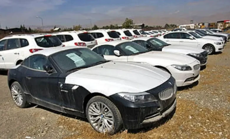 دولت تعرفه و ارز تخصیصی واردات خودرو را تغییر داد؛ کاهش سهم خودروهای کمحجم و افزایش منابع برای موتورهای بیش از ۲۵۰۰ سیسی توجه بازار را جلب کرده است.