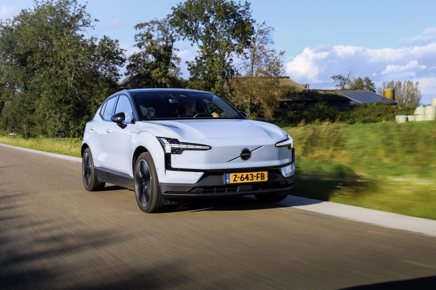 ولوو EX30 برقی