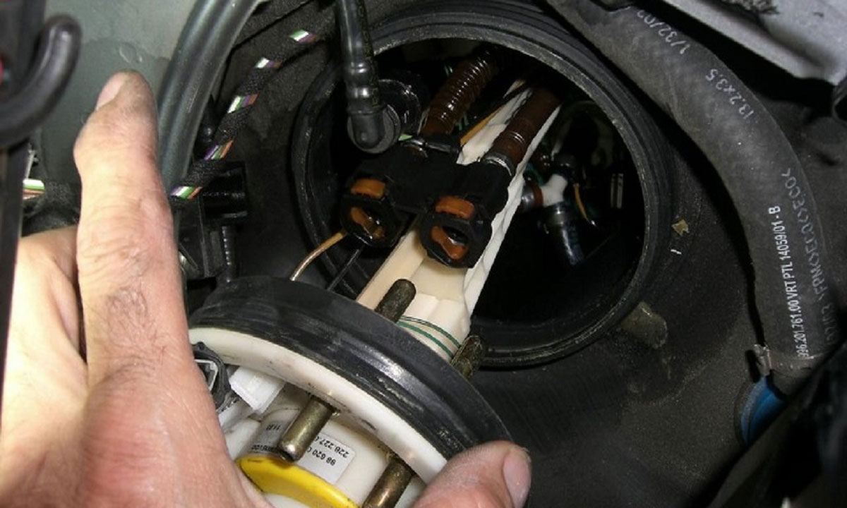 پمپ بنزین چیست و چرا خراب می‌شود؟