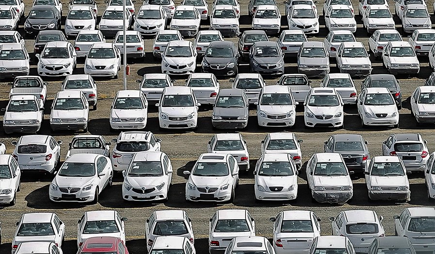 تحلیل اوضاع بازار خودرو؛ حکمرانی اقتصادی یا مانع‌تراشی در خصوصی‌سازی و واردات؟