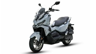 بررسی جامع SYM ADV 175 هاسکی؛ اسکوتر ادونچر جدید نیرو موتور با طراحی مدرن، موتور ۱۷۵ سیسی، ABS دو کاناله، کیلس و مصرف سوخت پایین.