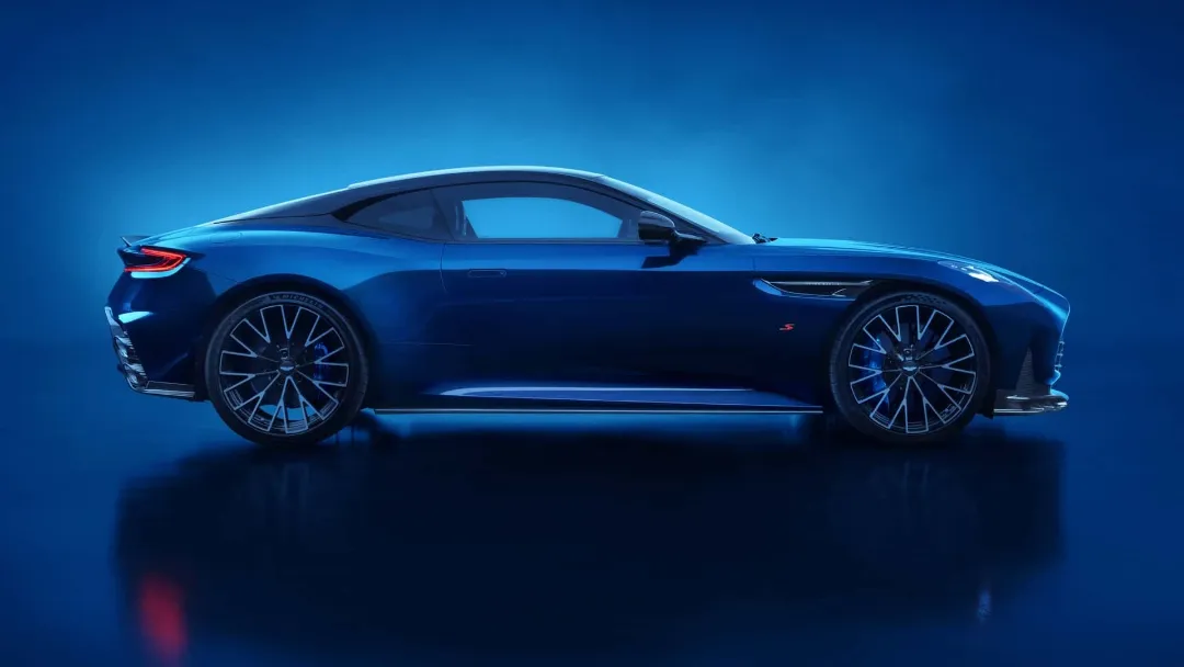 استون مارتین DB12 S