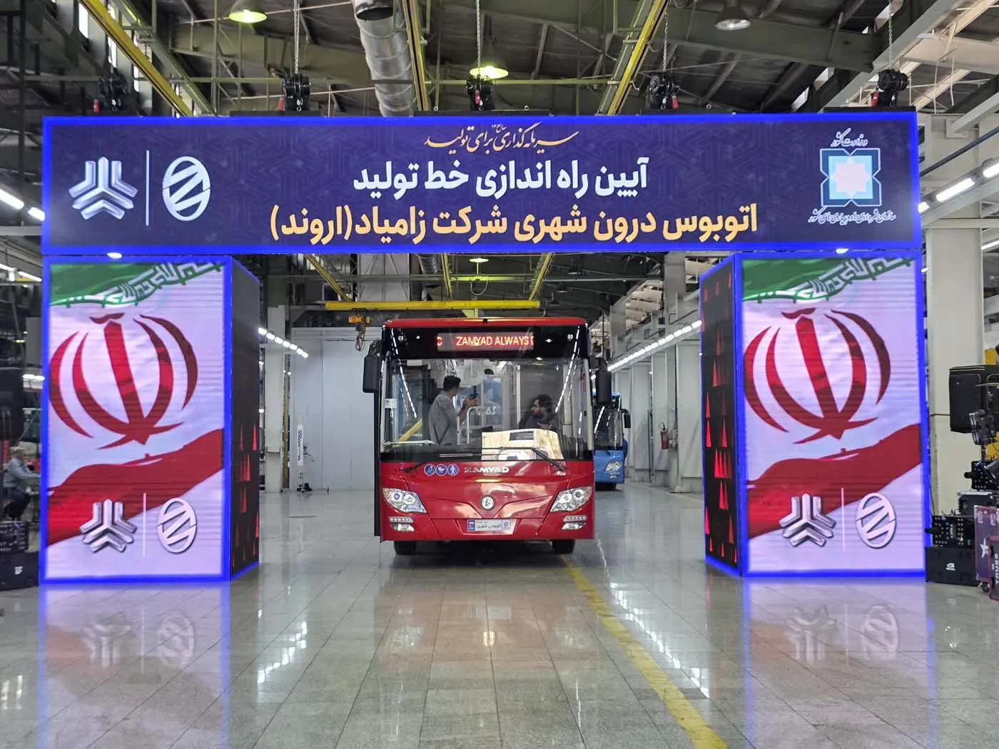 احیای خط اتوبوس شهری «اروند» و تحویل ۱۰۰۰ کامیونت «اکستند» توسط زامیاد