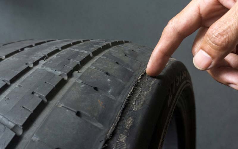 تایرهای تاریخ‌گذشته در بازار ایران؛ تهدید خاموشی که جاده‌ها را به منطقه خطر تبدیل کرده است