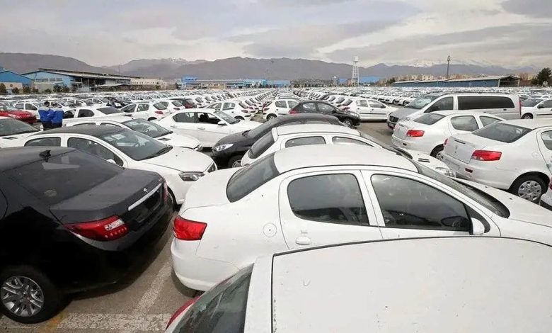 دلار ۱۴۲ هزار تومانی بازار خودرو را قفل کرد