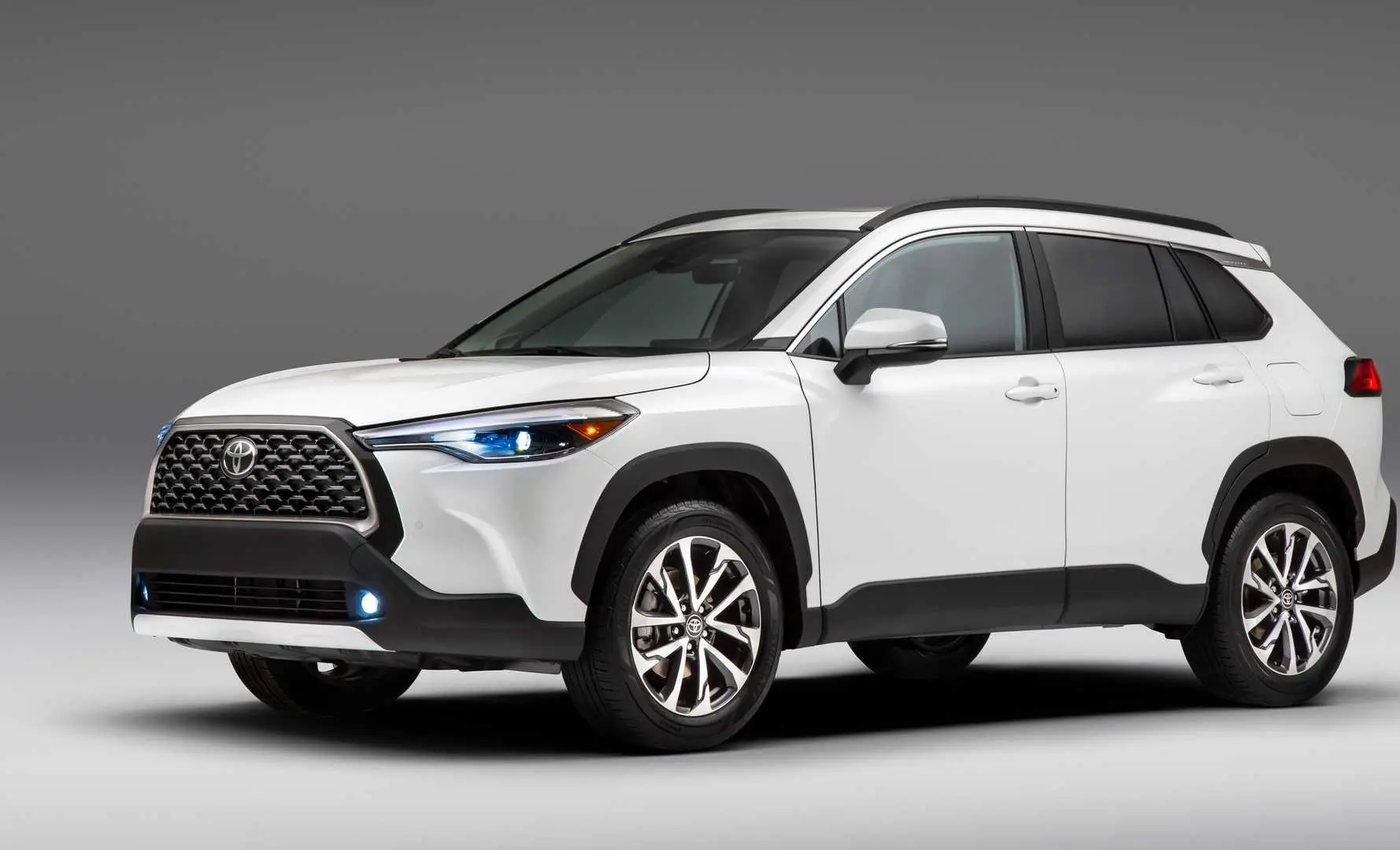 جهش قیمتی کرولا کراس هیبرید