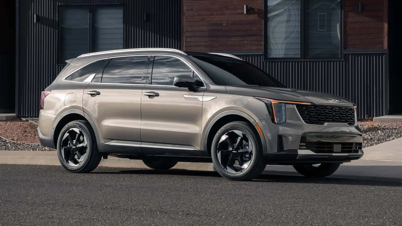 فاصله ۴ میلیاردی دو نسخه کیا سورنتو در بازار ایران