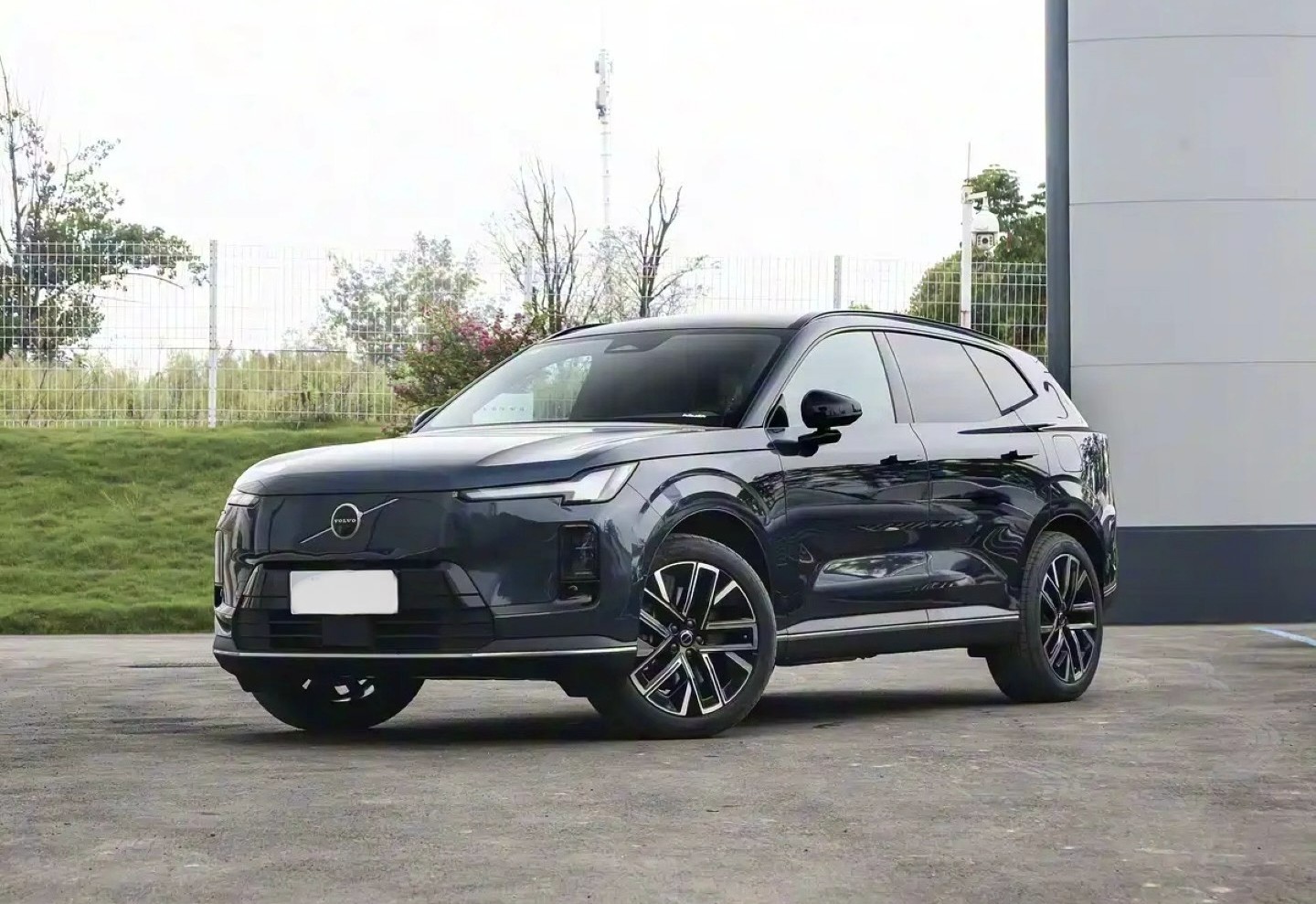 فروش ولوو XC70 PHEV با قیمت قطعی آغاز شد