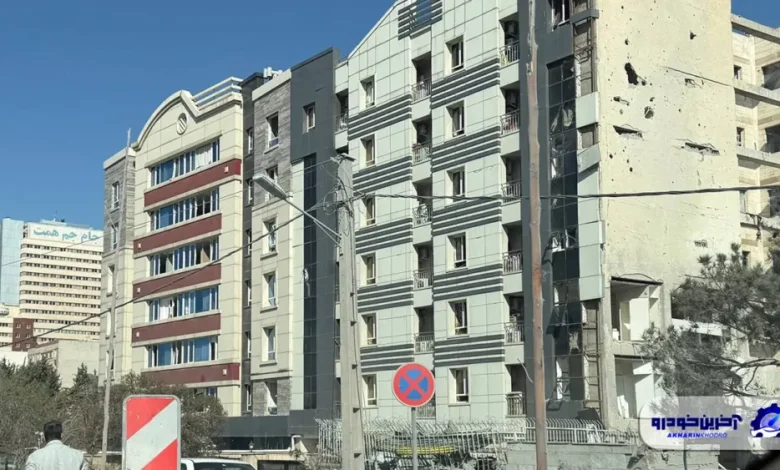 وضعیت ساختمان مرکزی مدیران خودرو پس از حمله به کلانتری باغ فیض